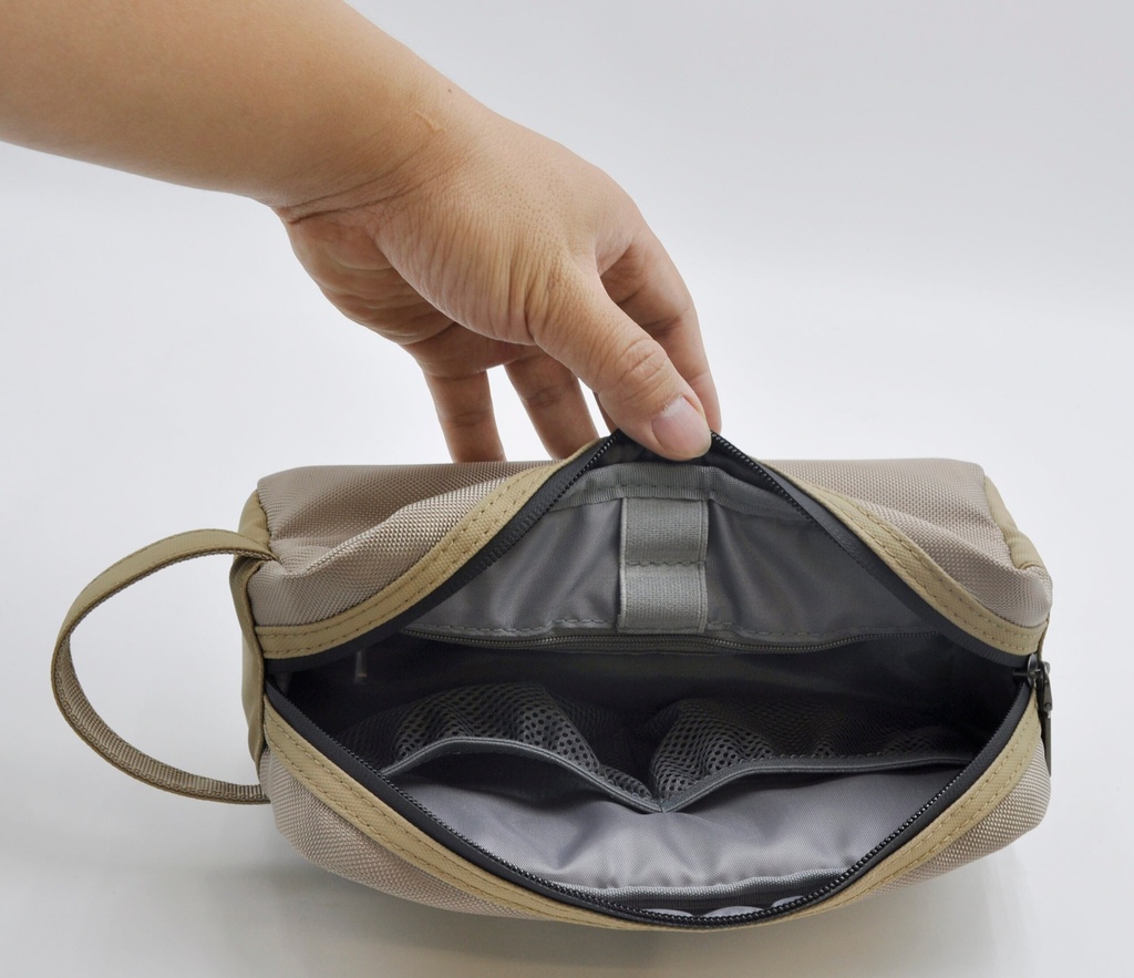 O-Pouch Modern Essentials Bag