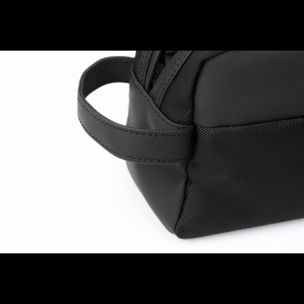 O-Pouch Modern Essentials Bag