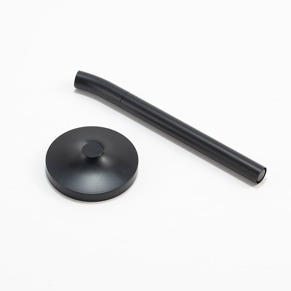 DESK MAGPEN – Sleek Matte Black Aluminum Roller Pen with 0.7