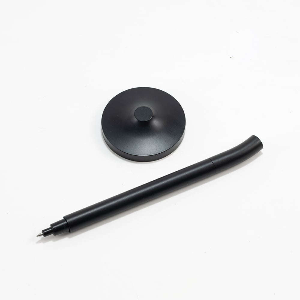 DESK MAGPEN – Sleek Matte Black Aluminum Roller Pen with 0.7