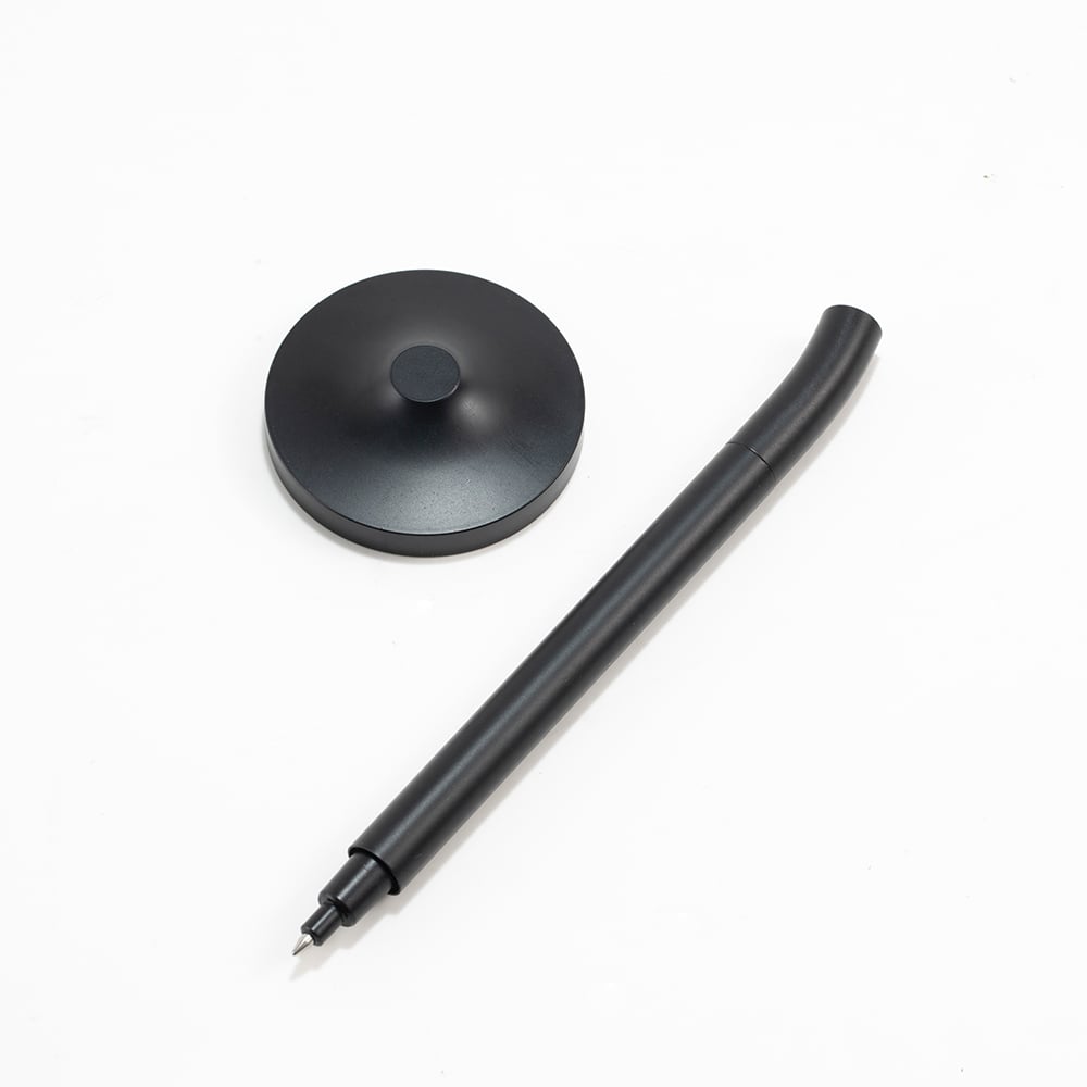 DESK MAGPEN – Sleek Matte Black Aluminum Roller Pen with 0.7